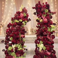 Backdrop Bunga Burgundy Super Hot Style untuk Dekorasi Latar Belakang Pernikahan, Rangkaian Bunga Merah Tua untuk Dekorasi Pesta