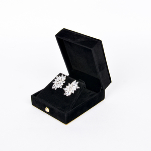 Caja de Joyería de Terciopelo Negro de Lujo Personalizada, Caja de Terciopelo para Anillos, Aretes, Collares, Pulseras y Brazaletes - Product Image 3