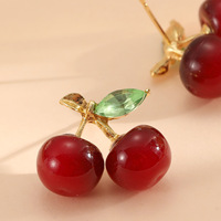 Trendy zomerse oorbellen voor dames, zoet rood kersenontwerp, volledig bezet met strass steentjes (kristalstrass), acryl lucite.