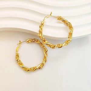 Boucles d'oreilles pendantes en dentelle torsadée entrelacée pour femmes européennes et américaines Evergreat, polyvalentes, tendance, argentées, anniversaire, papillon - Product Image 1