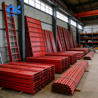 Plateforme d'échafaudage en poutre H rouge avec dispositif de levage électrique, idéale pour la construction extérieure et l'utilisation moderne