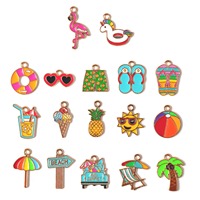 Pendentif en alliage plaqué or avec émail arc-en-ciel, motifs style plage estival (short de bain, parapluie de soleil, flamant rose, crème glacée, tongs) pour DIY