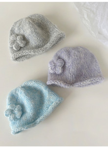 Chapeau tricoté à la main personnalisé avec petites fleurs pour <span class=keywords><strong>femme</strong></span>, idéal pour l'automne et l'<span class=keywords><strong>hiver</strong></span>, en fil tendance, pour protéger du froid - Product Image 4