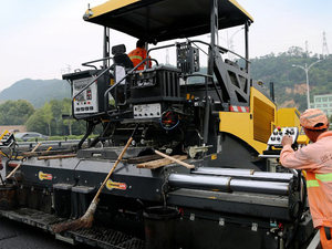 เครื่องปูถนน SPS45-G ขนาด 4.5 เมตร ขายดี กำลังเป็นที่นิยมสำหรับงานคอนกรีต - Product Image 4