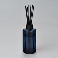 En gros, Ensemble de flacons diffuseurs d'arômes transparents géométriques avec bâtonnets en fibres noires esthétiques et emballage en boîte