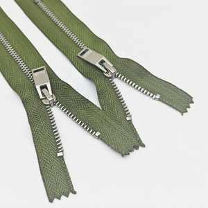 Usine personnalisé bas <span class=keywords><strong>prix</strong></span> 5 # <span class=keywords><strong>fermeture</strong></span> à glissière en métal pas cher et Durable verrouillage automatique <span class=keywords><strong>remplacement</strong></span> curseur en laiton fermetures à glissière métalliques pour vestes - Product Image 1