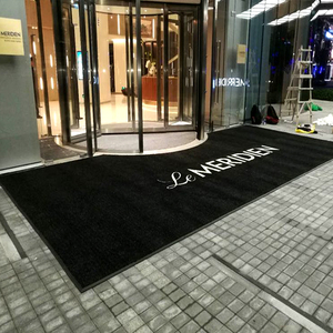 Tapis de sol personnalisé, impression colorée, moderne, intérieur/extérieur, surface en nylon, dos en caoutchouc, pour clubs exclusifs et entrées d'hôtels - Product Image 1