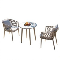 Ensemble de meubles de jardin d'extérieur nordique moderne, table et chaises de salle à manger en rotin PE imperméable, style minimaliste, pour cour et villa