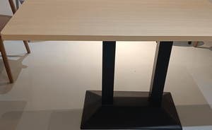 Table de restaurant en bois minimaliste, design moderne oblong, mobilier commercial durable pour hôtel et salle à manger - Product Image 2