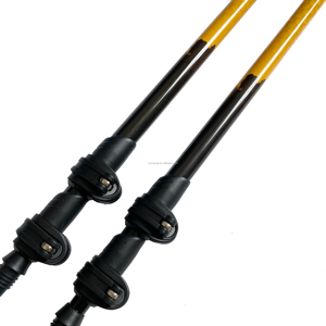 Bâtons de randonnée en aluminium noir de qualité supérieure, légers et réglables, 135 cm avec système de verrouillage à bascule - Product Image 2
