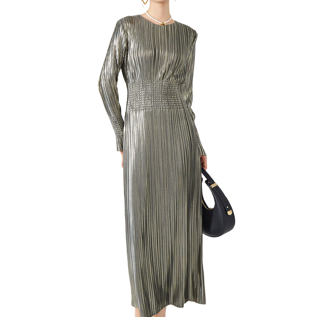 สีเทาเข้ม