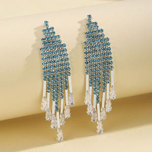 Boucles d'oreilles pendantes unisexes super scintillantes, mode, cristal, strass, géométriques, longues franges, exagérées, élégantes, tendance, populaires - Product Image 4