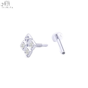 Boucle d'oreille tendance et minimaliste, faite à la main, en or massif 14 carats avec diamant naturel, pour piercing unique - Product Image 5