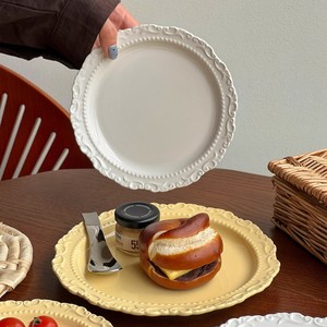 Plato de cerámica estilo francés con relieve, redondo, color crema, apto para lavavajillas, para uso en fiestas en casa. - Product Image 5