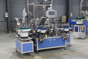 Ligne de production d'assemblage automatique de charnières de meubles, contrôlée par PLC, haute capacité 45-50P/<span class=keywords><strong>M</strong></span> pour les usines de fabrication - Product Image 4