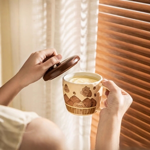 <span class=keywords><strong>Tazza</strong></span> in Ceramica con Stampa Cartoon di Capibara, con Coperchio e Cucchiaio, Regalo Ideale per Migliori Amiche - Product Image 4