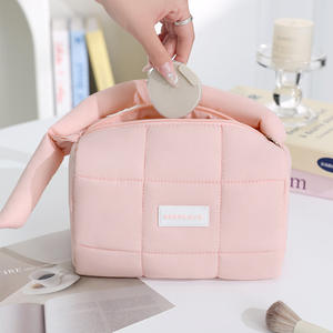 Trousse de maquillage matelassée Beenlove rose grande capacité pour les soins de la peau et les rouges à lèvres - Product Image 3