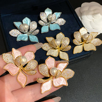 Boucles d'oreilles clous fleur goutte d'huile en laiton plaqué or 18 carats, zircon et perle, style vintage français, bijoux tendance haut de gamme pour femme