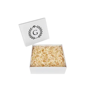 Caja de Regalo Vacía para Pestañas Color Crema con Diseño en G y Detalles Recortados para Sets de Regalo Personalizados - Product Image 1