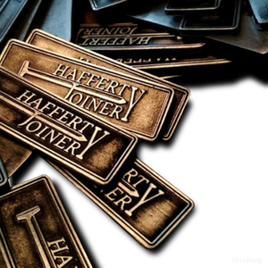 Высококачественный дизайн от производителя, античный цвет, металлическая этикетка с именем, сделанная на заказ металлическая табличка с логотипом для демонстрации бренда - Product Image 5