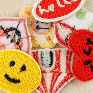 Étiquette brodée <span class=keywords><strong>originale</strong></span>, autocollants en polyester à motifs de dessins animés mignons, fleurs, patchs amusants, accessoires pour vêtements, bagages, téléphone - Product Image 1