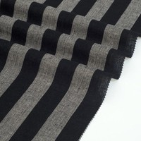 En stock Tissu respirant en mélange de lin 144 g/m² Doux pour la peau Lin Polyester Coton Rayures Teint en fil pour vêtements et robes