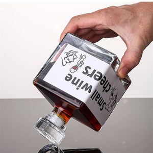 Vente en gros bouteille de whisky <span class=keywords><strong>vodka</strong></span> carrée verre à vin avec liège 250ml 500ml bouteille en verre carrée <span class=keywords><strong>vodka</strong></span> pour liqueur <span class=keywords><strong>alcool</strong></span> spiritueux - Product Image 5