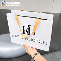 Sac cadeau en papier blanc personnalisé avec poignée en ruban de satin doré, sac de shopping de luxe pour les vêtements, emballage de marque pour les vêtements