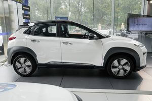 Stock all'ingrosso di Hyundai <span class=keywords><strong>Kona</strong></span> Electric 2020 usate, 500 km NEDC, EV puro, a basso costo, per pendolari, esportazione container completo - Product Image 6