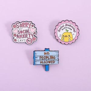 Vente en gros Nouveauté 2026 Série 'Socially Awkward' Broches et épingles en émail mignonnes à l'effigie de dessins animés, Badges en métal <span class=keywords><strong>humoristiques</strong></span> - Product Image 4