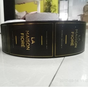 Imprimante d'étiquettes adhésives en rouleau de couleur ODM utilisée pour l'impression d'étiquettes de bouteilles de vin et de boissons, étiquettes en vinyle laminé PE/PP - Product Image 1