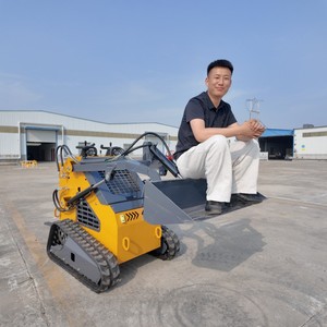 Chargeuse compacte sur pneus certifiée CE 380 - Chargeuse compacte sur pneus Kubota Diesel avec accessoires complets, livraison rapide - Product Image 5