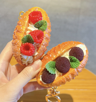 En gros Porte-clés et mini pendentif mignon en forme d'aliments simulés (Burger américain, Pain aux fruits) en matériau PU, Breloque Kawaii pour sac/voiture, Cadeau créatif
