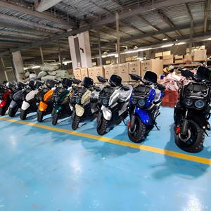 AIMANDI China Hot Selling Adult Scooter Motorcycle 2000W-5000W <b>72V</b> 60-120km/h 70-160KM Range Powerful - Product Image 2