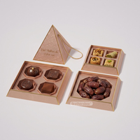 Maßgefertigte Strukturierte Papierverpackung für Nahöstliche Desserts Luxuriöse Pyramidenförmige Dreischichtige Zweiteilige Box mit Einlage