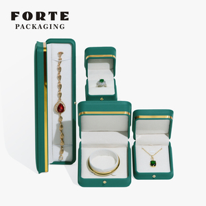 Boîtes d'emballage de bijoux de luxe FORTE, boîtes à bagues personnalisées avec lignes dorées, cuir PU écologique, logo personnalisé - Product Image 5