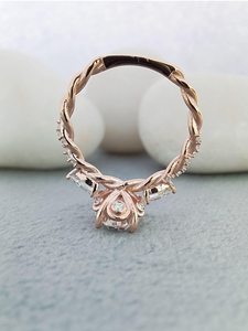Bague de fiançailles et de mariage de luxe en or rose 14 carats avec trois diamants ovales de 2 carats cultivés en laboratoire, qualité VVS - Product Image 6