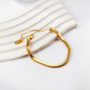 Joyería Ason, Brazalete de Acero Inoxidable Chapado en Oro PVD de 18K para Mujer, Brazalete Ajustable con Tornillo - Product Image 1