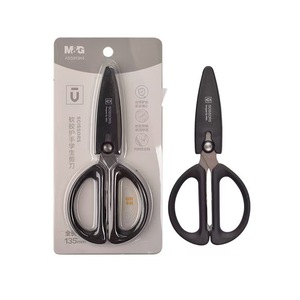 Tijeras para estudiantes de acero inoxidable de 135 mm, negras, con funda protectora para uso en oficina y escuela - Product Image 2