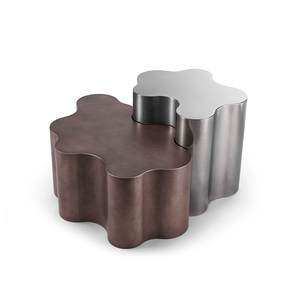 Tavolini Laterali <span class=keywords><strong>Contemporanei</strong></span> a Forma di Nuvola con Finiture in Poliuretano Opaco e Metallo Lucido - Product Image 1