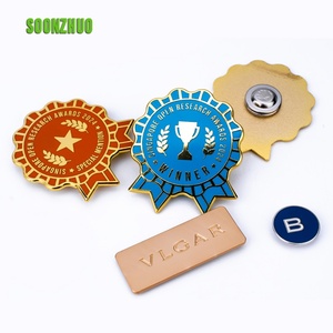 Épingles à revers personnalisées pour équipes sportives avec mascottes en relief 3D et couleurs d'équipe pour articles promotionnels de supporters, vente en gros par <span class=keywords><strong>lot</strong></span> - Product Image 2