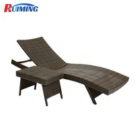 Chaise longue de plage moderne en rotin avec cadre en aluminium Chaise longue résistante aux UV pour le patio et la cour de l'hôtel