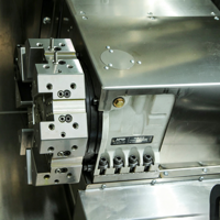 Tour CNC à double broche et double outillage YH4646 à haute efficacité pour l'usinage double face des pièces automobiles et de quincaillerie
