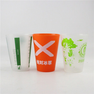 Tasse givrée de 400ml avec logo personnalisé Tasse à boire de bière de fête réutilisable - Product Image 6