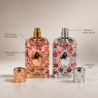 Flacon de parfum décoratif orné avec finition en treillis doré et argenté, accents de bijoux colorés et capuchon assorti