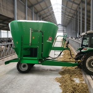 Mélangeur d'aliments TMR remorquable de 12 m³, prix usine, certifié CE, pour les élevages de bétail à grande échelle - Product Image 1