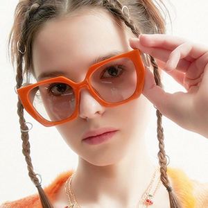 Nouvelles Lunettes de Soleil Femme 2022 Rétro Contraste de Couleurs, Monture Oversize Œil de Chat, Protection UV400, Forme Polygone Carrée - Product Image 1