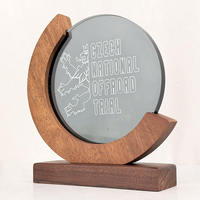 Trophée en cristal noir rond vierge avec plaque de récompense en bois