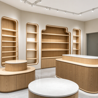 Vitrine de magasin de jouets pour enfants personnalisée avec étagères murales arquées à LED et comptoir îlot à niveaux – Solution d'aménagement de boutique