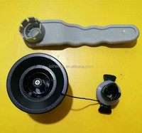 Clé à molette pour valves d'air des bateaux pneumatiques